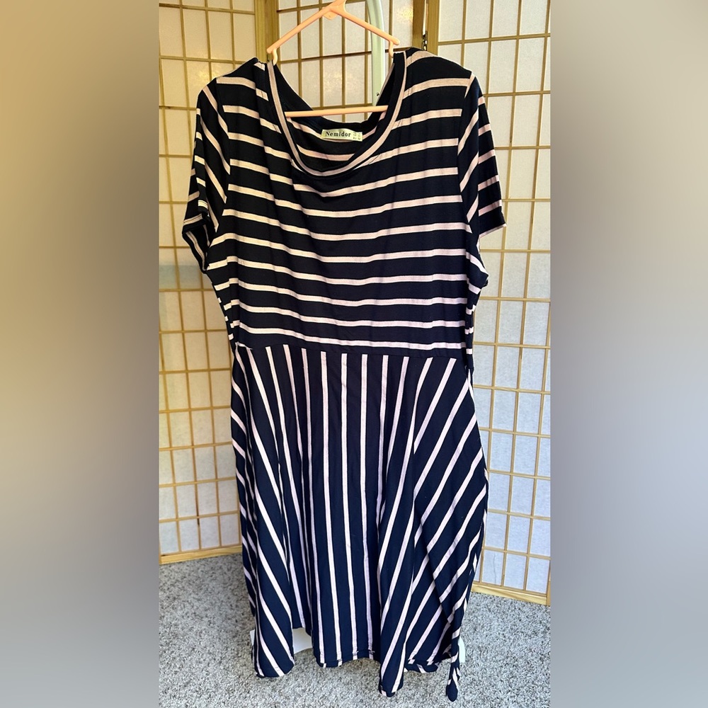 Navy and Light Pink knit dress. Bought on Amazon. Excellent used condition.